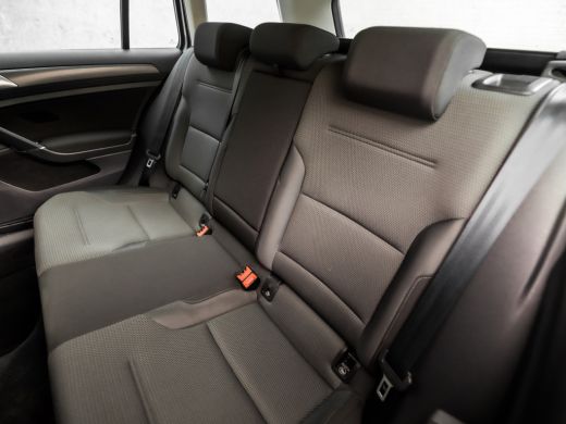 Volkswagen Golf Variant 1.5 TSI Comfortline Automaat (APPLE CARPLAY, GROOT NAVI, CAMERA, CLIMATE, STOELVERWARMING... ActivLease financial lease