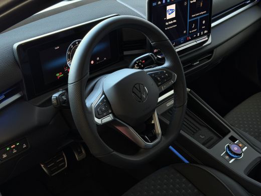 Volkswagen T-Roc 1.5 eTsi R-LINE EDITION BLACK STYLE 19''LMV IQ LED/GRIL/LOGO STOEL/STUUR.VERW ELEK.KLEP 2026 ActivLease financial lease