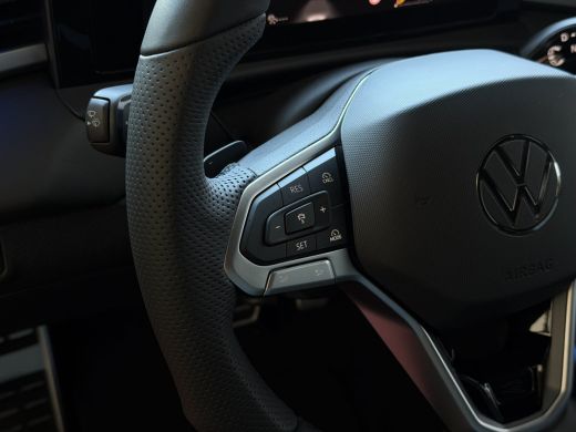 Volkswagen T-Roc 1.5 eTsi R-LINE EDITION BLACK STYLE 19''LMV IQ LED/GRIL/LOGO STOEL/STUUR.VERW ELEK.KLEP 2026 ActivLease financial lease