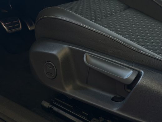 Volkswagen T-Roc 1.5 eTsi R-LINE EDITION BLACK STYLE 19''LMV IQ LED/GRIL/LOGO STOEL/STUUR.VERW ELEK.KLEP 2026 ActivLease financial lease