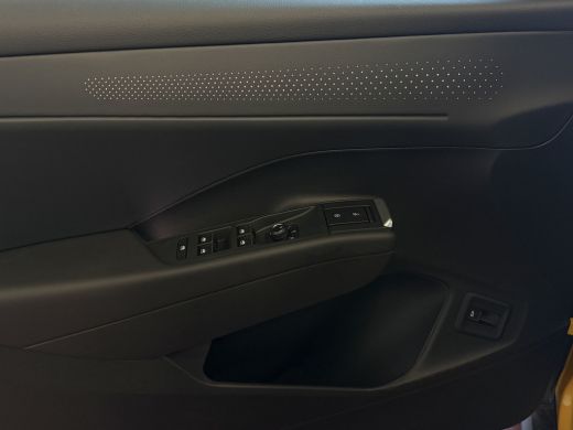 Volkswagen T-Roc 1.5 eTsi R-LINE EDITION BLACK STYLE 19''LMV IQ LED/GRIL/LOGO STOEL/STUUR.VERW ELEK.KLEP 2026 ActivLease financial lease