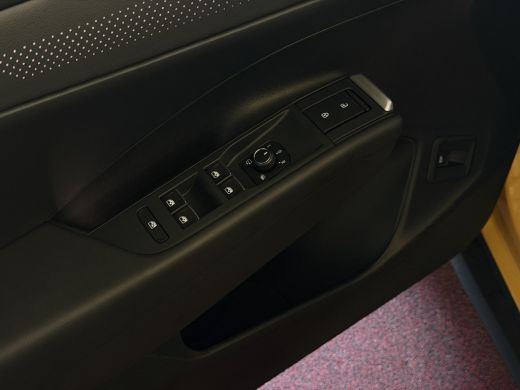 Volkswagen T-Roc 1.5 eTsi R-LINE EDITION BLACK STYLE 19''LMV IQ LED/GRIL/LOGO STOEL/STUUR.VERW ELEK.KLEP 2026 ActivLease financial lease