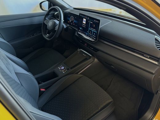 Volkswagen T-Roc 1.5 eTsi R-LINE EDITION BLACK STYLE 19''LMV IQ LED/GRIL/LOGO STOEL/STUUR.VERW ELEK.KLEP 2026 ActivLease financial lease