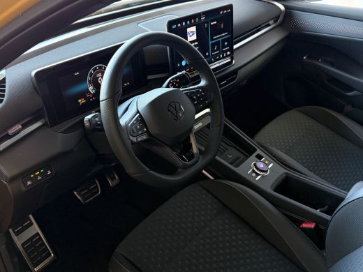 Volkswagen T-Roc 1.5 eTsi R-LINE EDITION BLACK STYLE 19''LMV IQ LED/GRIL/LOGO STOEL/STUUR.VERW ELEK.KLEP 2026 ActivLease financial lease