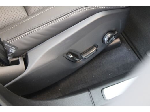 Volvo  XC60 T6 350PK AWD Ultra Black Edition Lounge | 22" | Luchtvering | B&W | Trekhaak ActivLease financial lease