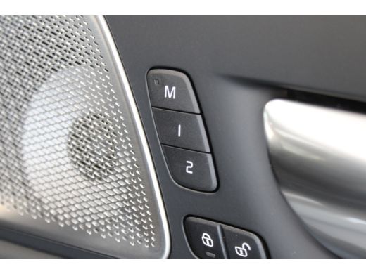 Volvo  XC60 T6 350PK AWD Ultra Black Edition Lounge | 22" | Luchtvering | B&W | Trekhaak ActivLease financial lease