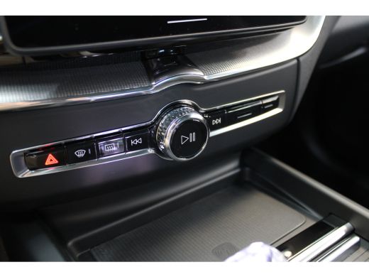 Volvo  XC60 T6 350PK AWD Ultra Black Edition Lounge | 22" | Luchtvering | B&W | Trekhaak ActivLease financial lease