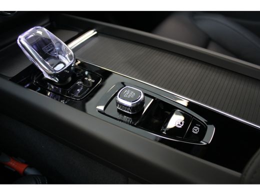 Volvo  XC60 T6 350PK AWD Ultra Black Edition Lounge | 22" | Luchtvering | B&W | Trekhaak ActivLease financial lease