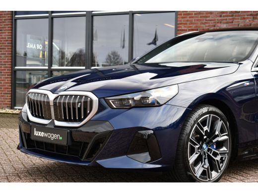 BMW i5 eDrive40 M-Sport Pano Adp-demping B&W Comfzetel+Vent 20inch ActivLease financial lease
