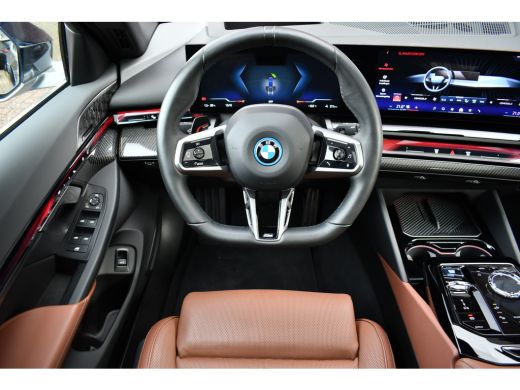BMW i5 eDrive40 M-Sport Pano Adp-demping B&W Comfzetel+Vent 20inch ActivLease financial lease