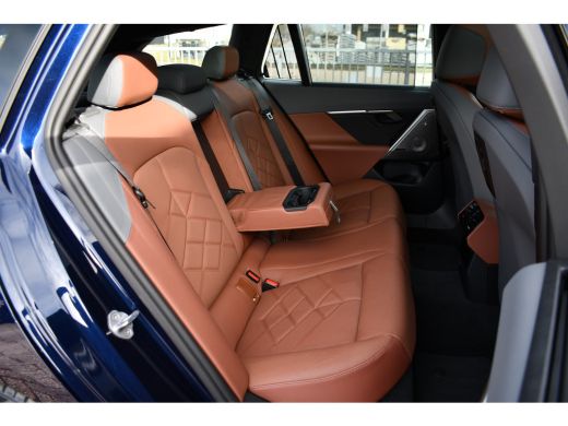 BMW i5 eDrive40 M-Sport Pano Adp-demping B&W Comfzetel+Vent 20inch ActivLease financial lease