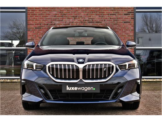 BMW i5 eDrive40 M-Sport Pano Adp-demping B&W Comfzetel+Vent 20inch ActivLease financial lease