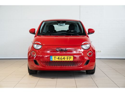 Fiat 500e RED 42 kWh | Navigatie | Climate Controle | Apple Carplay & Android Auto | Lichtmetalen velgen | ... ActivLease financial lease