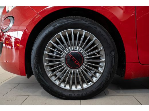 Fiat 500e RED 42 kWh | Navigatie | Climate Controle | Apple Carplay & Android Auto | Lichtmetalen velgen | ... ActivLease financial lease