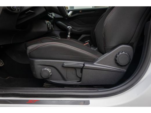 Ford Focus 1.0 EcoBoost Hybrid ST Line X Business | Trekhaak | Apple Carplay/Android Auto | Stoel/Stuur Verw... ActivLease financial lease