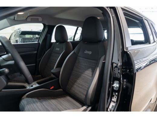 Jeep Avenger Longitude 54 kWh | Parkeersensoren | Apple Carplay & Android Auto | Lichtmetalen velgen | Climate... ActivLease financial lease