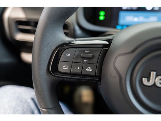 Jeep Avenger Longitude 54 kWh | Parkeersensoren | Apple Carplay & Android Auto | Lichtmetalen velgen | Climate... ActivLease financial lease