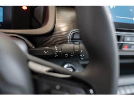 Jeep Avenger Longitude 54 kWh | Parkeersensoren | Apple Carplay & Android Auto | Lichtmetalen velgen | Climate... ActivLease financial lease