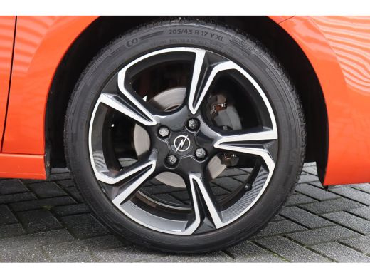 Opel Corsa 1.2 75PK 5-DRS ELEGANCE GS-LINE / NAVI / LEDER / CLIMA / LED / PDC / 17" LMV / UNIEK / CAMERA / P... ActivLease financial lease