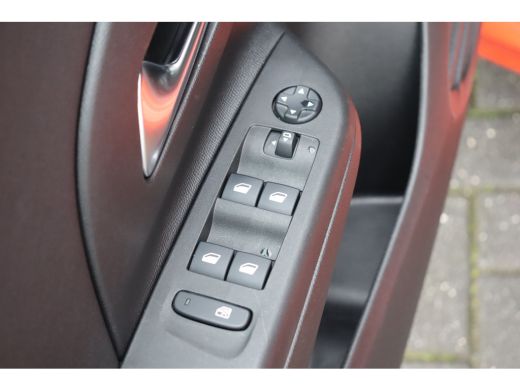 Opel Corsa 1.2 75PK 5-DRS ELEGANCE GS-LINE / NAVI / LEDER / CLIMA / LED / PDC / 17" LMV / UNIEK / CAMERA / P... ActivLease financial lease