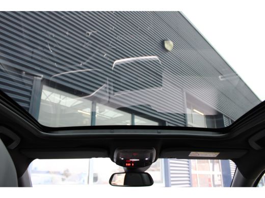 Peugeot 208 Hybrid 100 e-DCS6 GT | Achterbank in delen neerklapbaar | Achterruitverwarming | Achterspoiler ActivLease financial lease