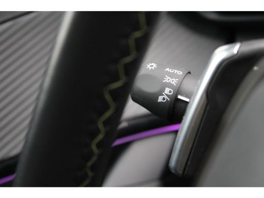 Peugeot 208 Hybrid 100 e-DCS6 GT | Achterbank in delen neerklapbaar | Achterruitverwarming | Achterspoiler ActivLease financial lease