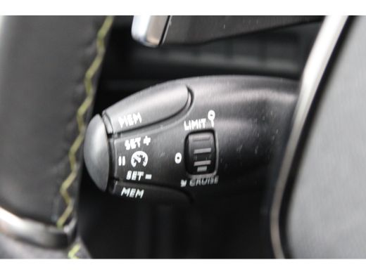 Peugeot 208 Hybrid 100 e-DCS6 GT | Achterbank in delen neerklapbaar | Achterruitverwarming | Achterspoiler ActivLease financial lease