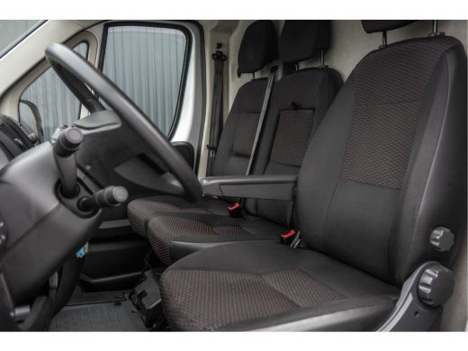 Peugeot Boxer 330 2.2 BlueHDi 120 L2H2 Premium | Camera | Cruise | Navi | Airco | Trekhaak ActivLease financial lease