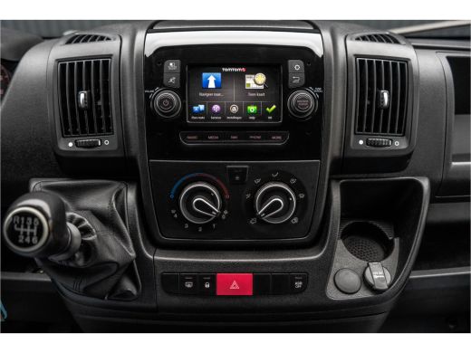 Peugeot Boxer 330 2.2 BlueHDi 120 L2H2 Premium | Camera | Cruise | Navi | Airco | Trekhaak ActivLease financial lease