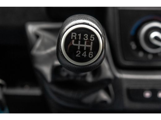 Peugeot Boxer 330 2.2 BlueHDi 120 L2H2 Premium | Camera | Cruise | Navi | Airco | Trekhaak ActivLease financial lease