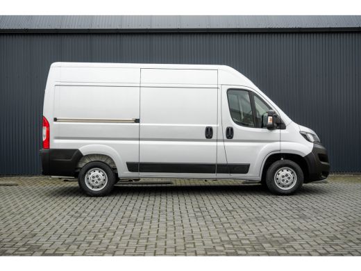 Peugeot Boxer 330 2.2 BlueHDi 120 L2H2 Premium | Camera | Cruise | Navi | Airco | Trekhaak ActivLease financial lease