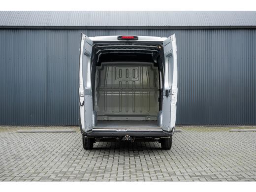 Peugeot Boxer 330 2.2 BlueHDi 120 L2H2 Premium | Camera | Cruise | Navi | Airco | Trekhaak ActivLease financial lease