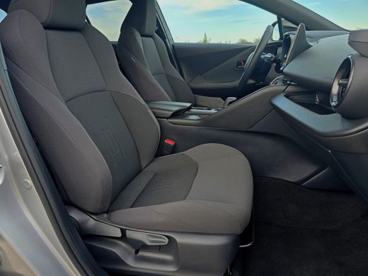 Toyota C-HR 1.8 Hybrid 140 Dynamic - 140 Pk - Euro 6 - (Nw Model) ParkeerCamera - AppleCarplay AndroidAuto ActivLease financial lease