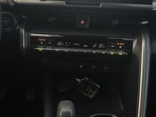 Toyota C-HR 1.8 Hybrid 140 Dynamic - 140 Pk - Euro 6 - (Nw Model) ParkeerCamera - AppleCarplay AndroidAuto ActivLease financial lease