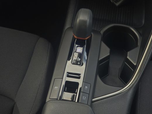 Toyota C-HR 1.8 Hybrid 140 Dynamic - 140 Pk - Euro 6 - (Nw Model) ParkeerCamera - AppleCarplay AndroidAuto ActivLease financial lease