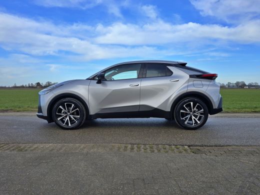 Toyota C-HR 1.8 Hybrid 140 Dynamic - 140 Pk - Euro 6 - (Nw Model) ParkeerCamera - AppleCarplay AndroidAuto ActivLease financial lease