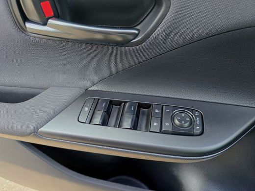 Toyota C-HR 1.8 Hybrid 140 Dynamic - 140 Pk - Euro 6 - (Nw Model) ParkeerCamera - AppleCarplay AndroidAuto ActivLease financial lease