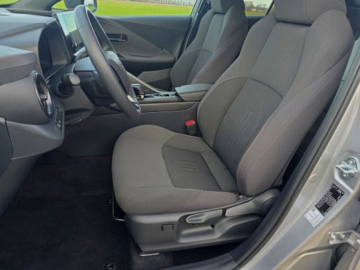 Toyota C-HR 1.8 Hybrid 140 Dynamic - 140 Pk - Euro 6 - (Nw Model) ParkeerCamera - AppleCarplay AndroidAuto ActivLease financial lease