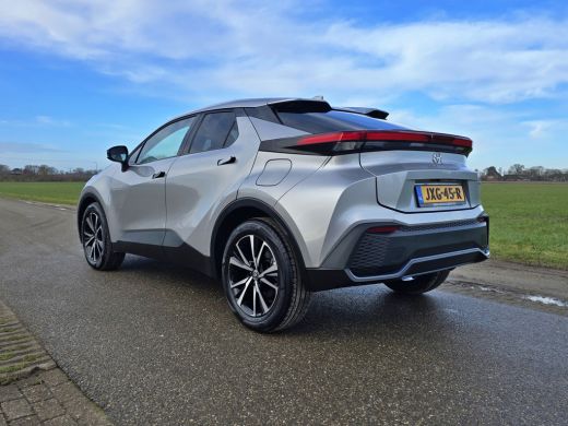 Toyota C-HR 1.8 Hybrid 140 Dynamic - 140 Pk - Euro 6 - (Nw Model) ParkeerCamera - AppleCarplay AndroidAuto ActivLease financial lease