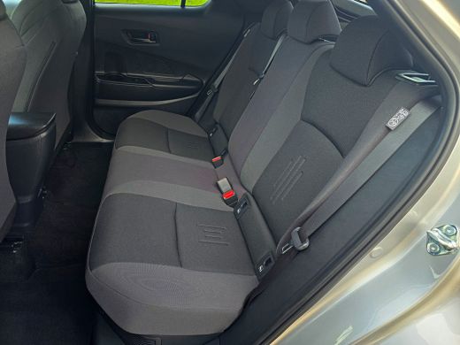 Toyota C-HR 1.8 Hybrid 140 Dynamic - 140 Pk - Euro 6 - (Nw Model) ParkeerCamera - AppleCarplay AndroidAuto ActivLease financial lease