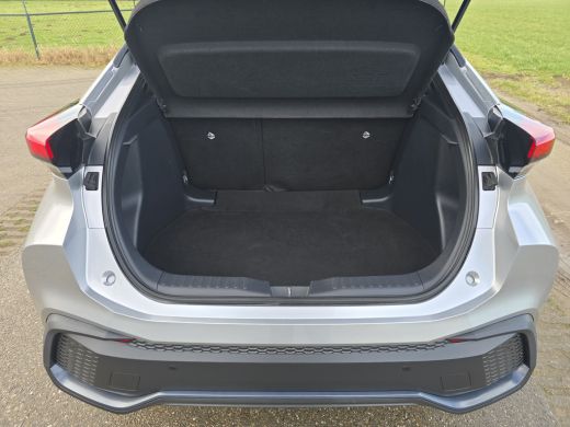 Toyota C-HR 1.8 Hybrid 140 Dynamic - 140 Pk - Euro 6 - (Nw Model) ParkeerCamera - AppleCarplay AndroidAuto ActivLease financial lease