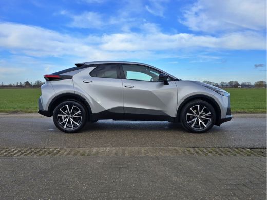 Toyota C-HR 1.8 Hybrid 140 Dynamic - 140 Pk - Euro 6 - (Nw Model) ParkeerCamera - AppleCarplay AndroidAuto ActivLease financial lease