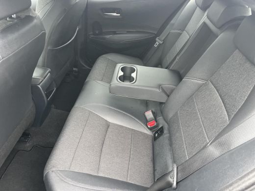 Toyota Corolla 1.8 Hybrid Dynamic | Stoelverwarming | Carplay | Keyless entry | 17 inch LM-velgen | LED koplampen | ActivLease financial lease