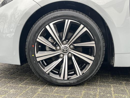 Toyota Corolla 1.8 Hybrid Dynamic | Stoelverwarming | Carplay | Keyless entry | 17 inch LM-velgen | LED koplampen | ActivLease financial lease