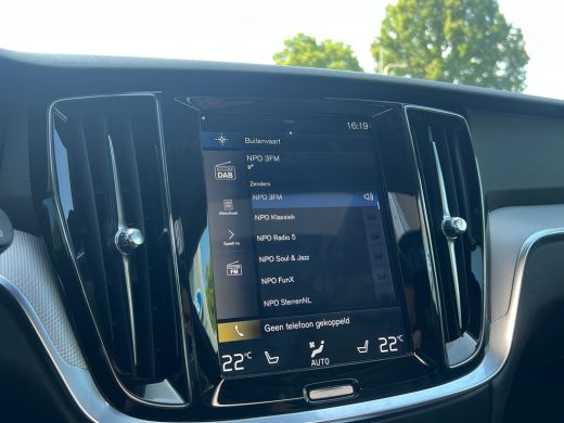 Volvo  V60 Cross Country T5 AWD Pro | Trekhaak | Panoramadak | Apple carplay/Android auto | Massage Stoelen ... ActivLease financial lease