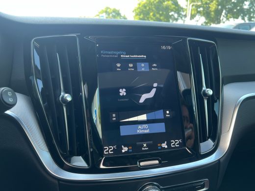 Volvo  V60 Cross Country T5 AWD Pro | Trekhaak | Panoramadak | Apple carplay/Android auto | Massage Stoelen ... ActivLease financial lease