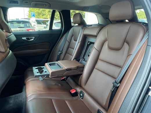 Volvo  V60 Cross Country T5 AWD Pro | Trekhaak | Panoramadak | Apple carplay/Android auto | Massage Stoelen ... ActivLease financial lease