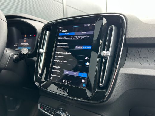 Volvo  XC40 Single Motor Extened Range Core 82 kWh | Achteruitrijcamera | Apple Carplay/Android Auto|telefoon... ActivLease financial lease