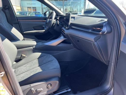 CUPRA Terramar 1.5 TSI e-Hybrid VZ Performance | Pano dak | 20" inch | Trekhaak | 272 pk | Sennheiser Audio | HU... ActivLease financial lease