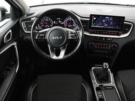 Kia Ceed 1.0 T-GDi DynamicPlusLine | Stoel & stuurverwarming | Trekhaak | Adaptive cruise | Camera | Carpl... ActivLease financial lease